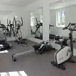 Chateau La Cheneviere 5*