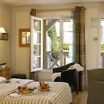 Hotel Chateau La Cheneviere 5*