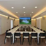 Chateau La Cheneviere Hotel