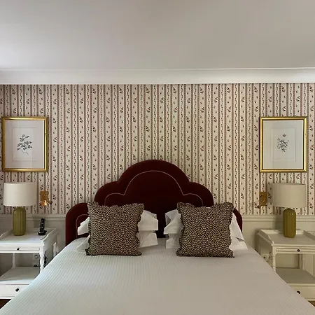 Chateau La Cheneviere 5*