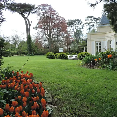 Hotel Chateau La Cheneviere 5*