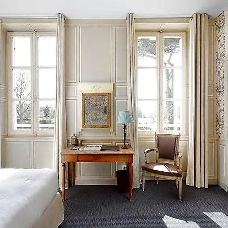 Hotel Chateau La Cheneviere 5*