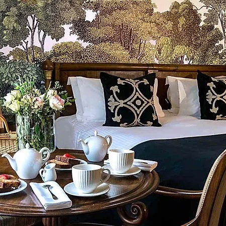 Chateau La Cheneviere Hotel