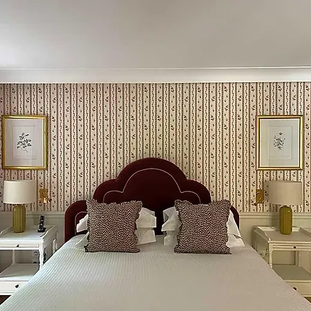 Chateau La Cheneviere Hotel 5*