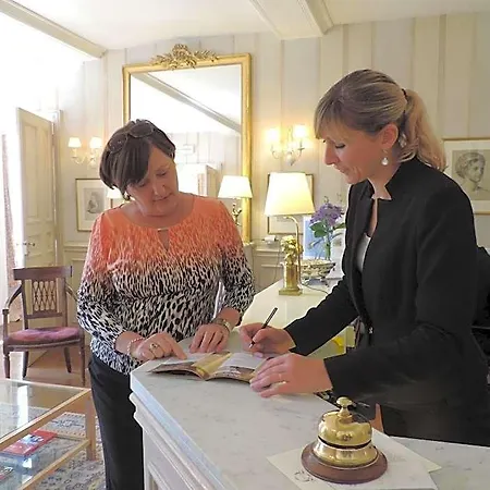 Chateau La Cheneviere Hotel