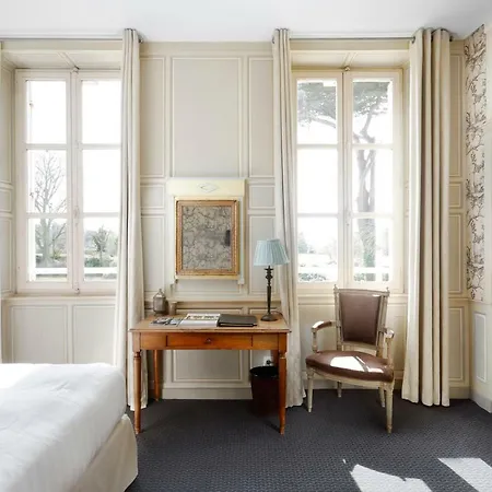 Chateau La Cheneviere Hotel