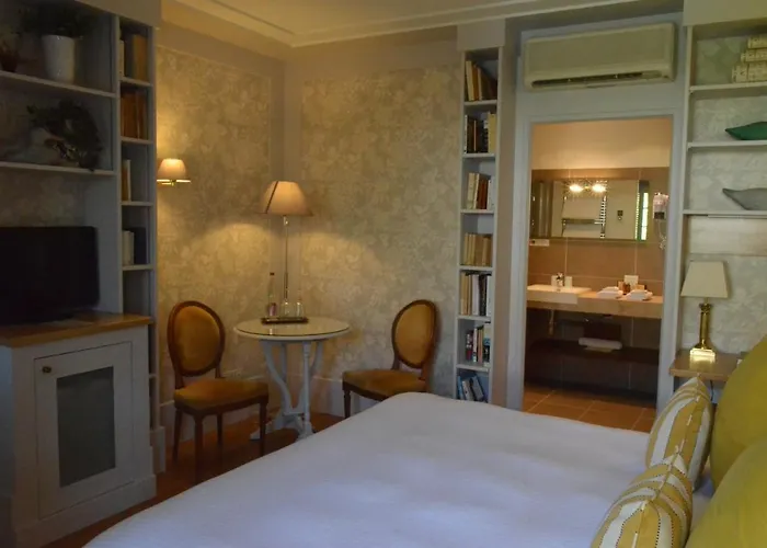 Chateau La Cheneviere 5* Port-en-Bessin-Huppain