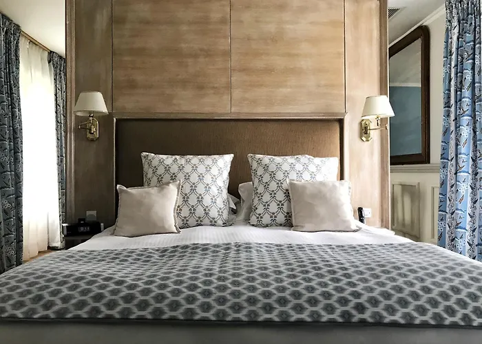 Chateau La Cheneviere Hotel 5*