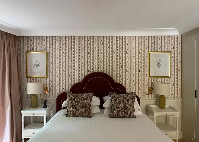 Chateau La Cheneviere 5*