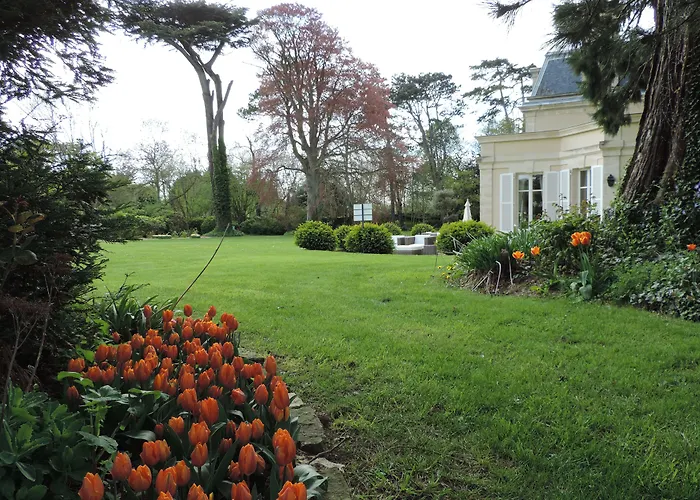 Hotel Chateau La Cheneviere 5*