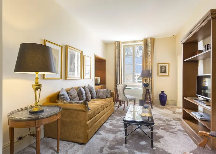 Chateau La Cheneviere ホテル 5*