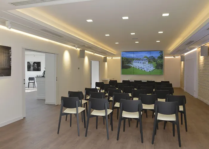 Chateau La Cheneviere Hotel 5*