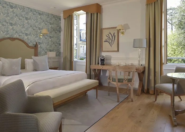 Chateau La Cheneviere 5*