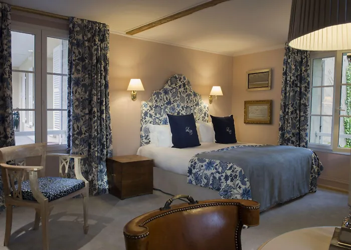 Chateau La Cheneviere Hotel