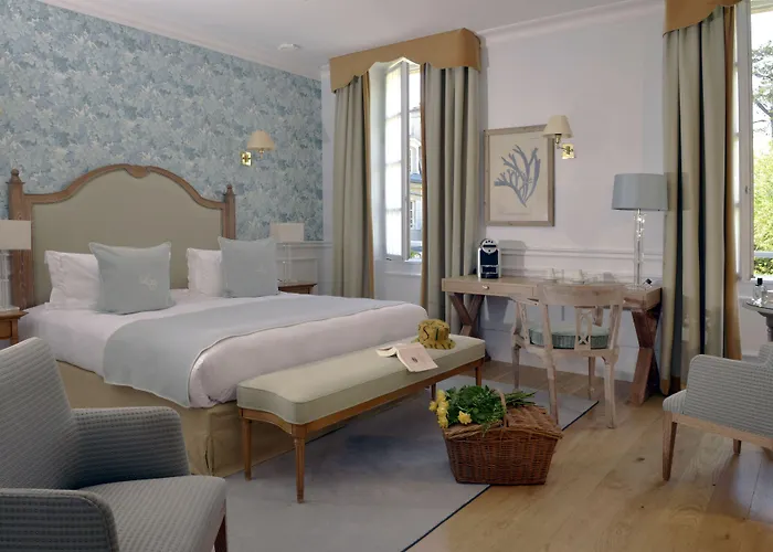 Chateau La Cheneviere Hotel