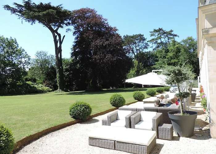 Chateau La Cheneviere Port-en-Bessin-Huppain