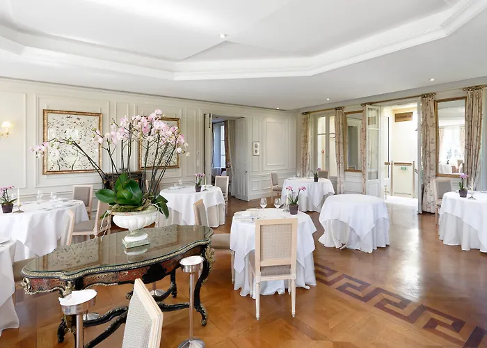 Hotel Chateau La Cheneviere 5*