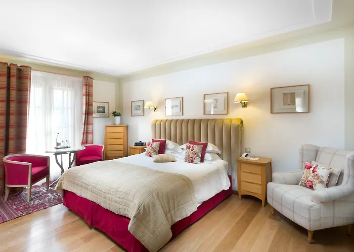 Hotel Chateau La Cheneviere 5*