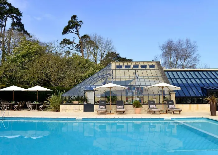 Chateau La Cheneviere 5* ポール・アン・ベッサン・ユパン