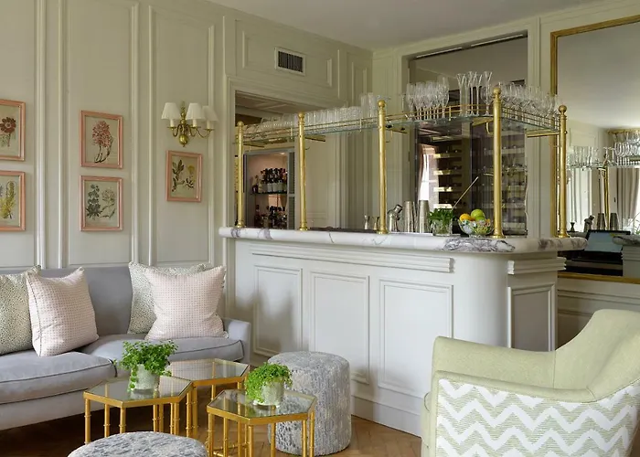 Chateau La Cheneviere 5*