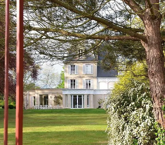 Hotel Chateau La Cheneviere 5*