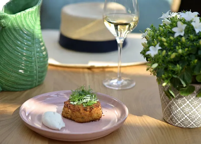 Chateau La Cheneviere ホテル 5*