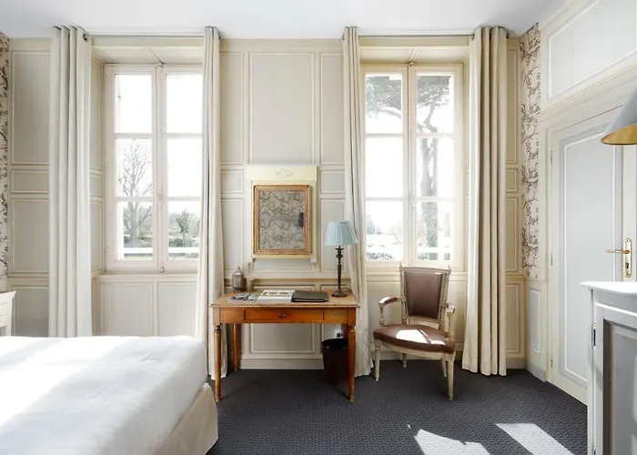 Chateau La Cheneviere Hotel