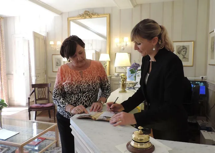 Chateau La Cheneviere 5*